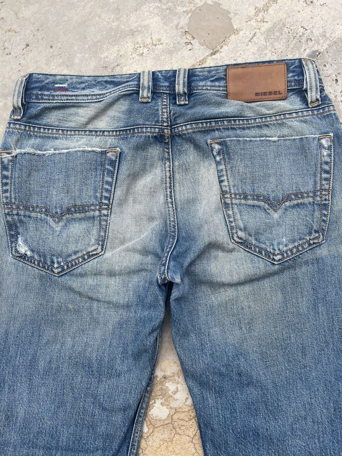 Diesel Diesel Viker Wash 008A2 Distressed Straight Leg Jeans 29x32 Size US 29 - 12 Thumbnail