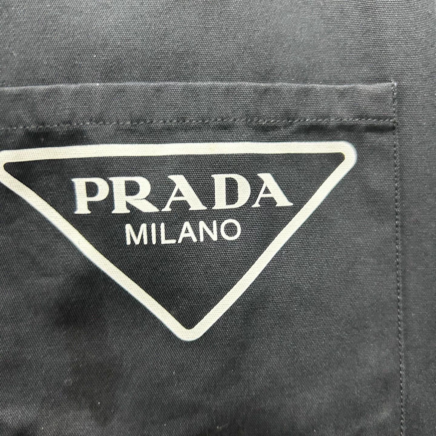 Prada Prada color block print triangle logo s/s shirt 99S Size US S / EU 44-46 / 1 - 3 Thumbnail