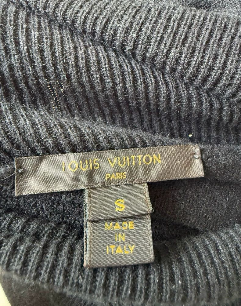 Louis Vuitton Louis Vuitton Classic presbyopic button turtleneck cashmer Size US S / EU 44-46 / 1 - 4 Thumbnail
