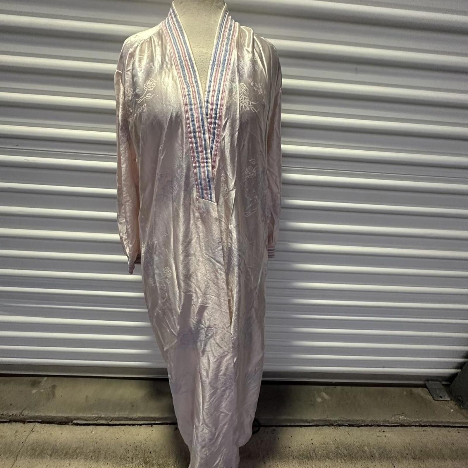 Other Pink and white vintage robe with embroidered details glamour Size ONE SIZE - 1 Thumbnail