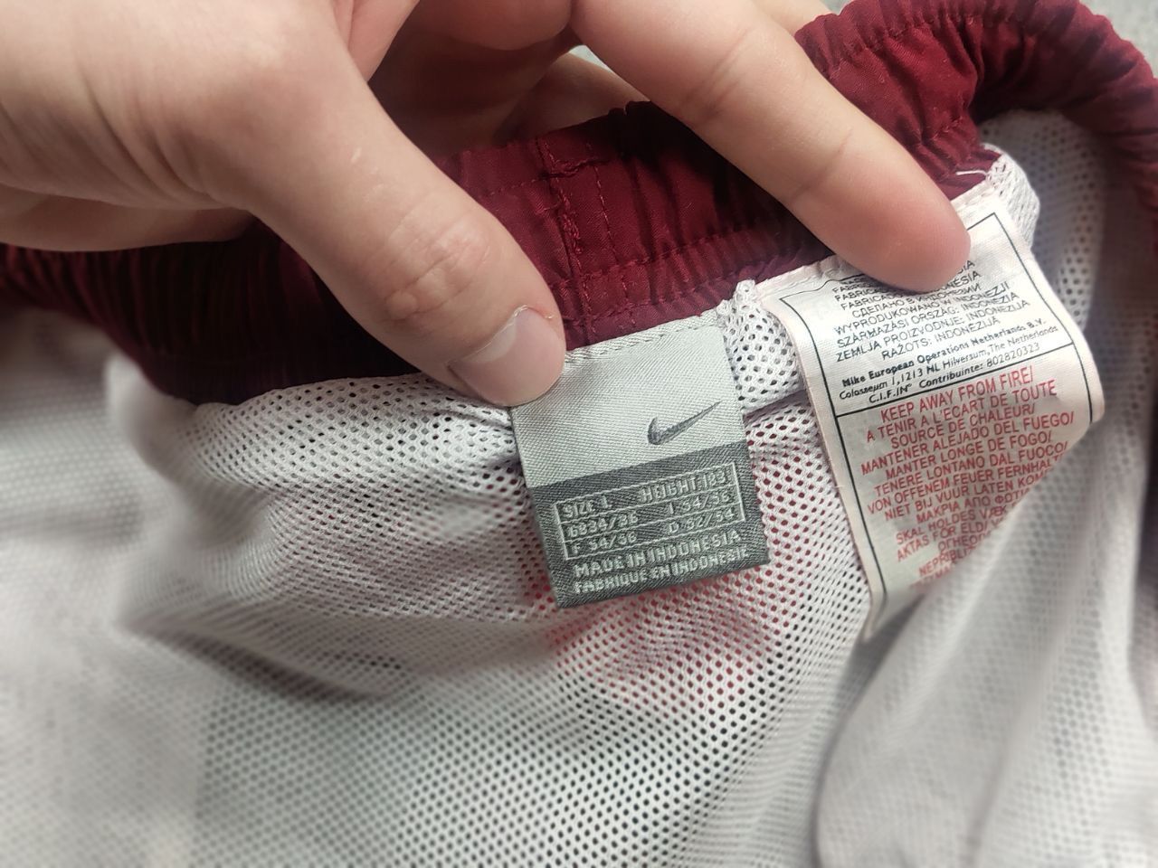 Nike Vintage Nike casual shorts with pockets matte red Y2K Style Size US 34 / EU 50 - 10 Thumbnail
