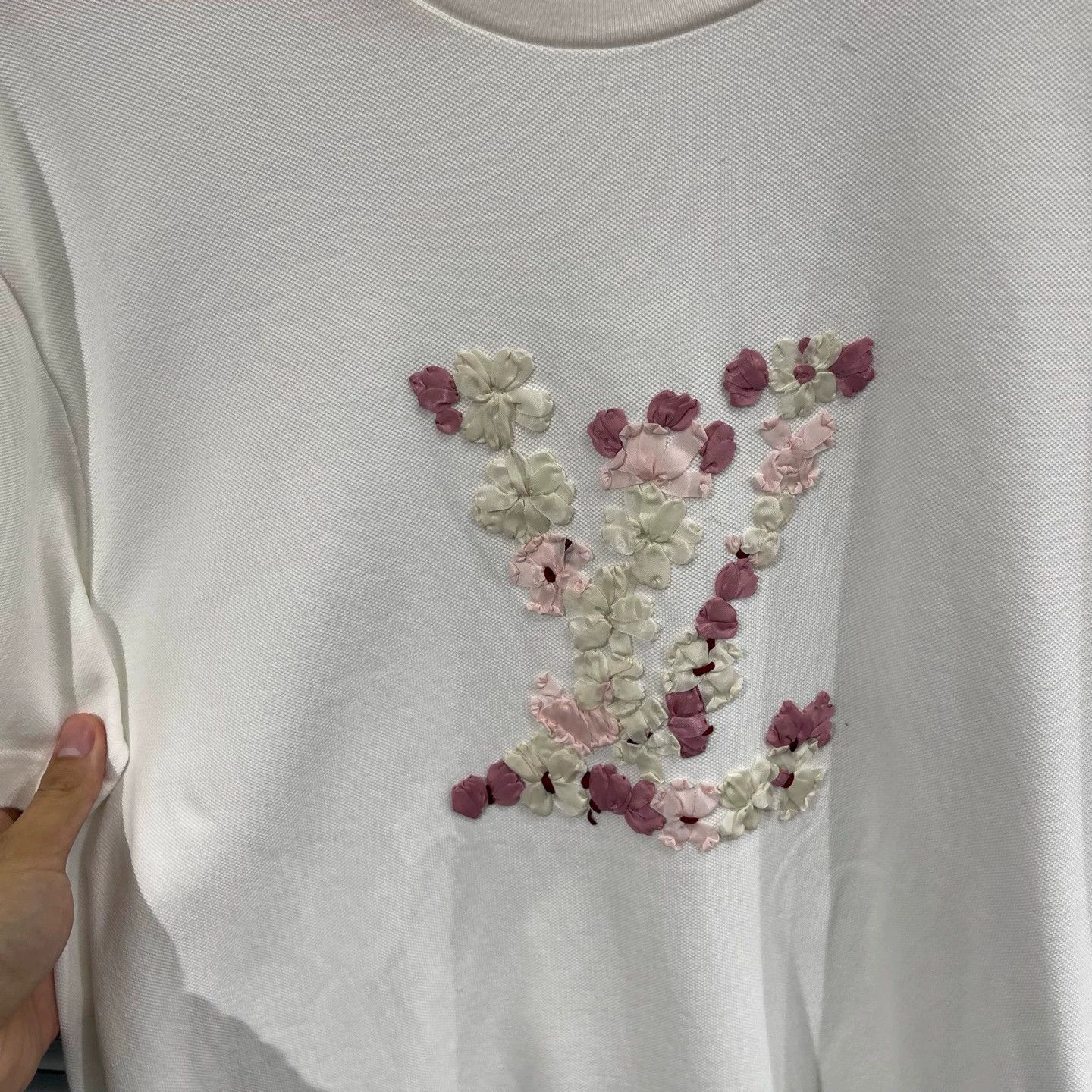 Louis Vuitton Louis Vuitton 25ss Nigo 3D Floral Embro M Tee Near New Size US M / EU 48-50 / 2 - 4 Thumbnail