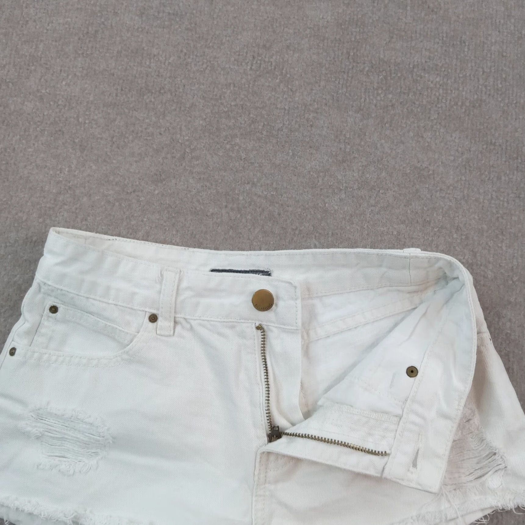 Billabong Billabong Women's White Denim Cut-Off Shorts Size 25 Low Rise Casual Cotton Frayed Size 42" / US 20 - 7 Thumbnail