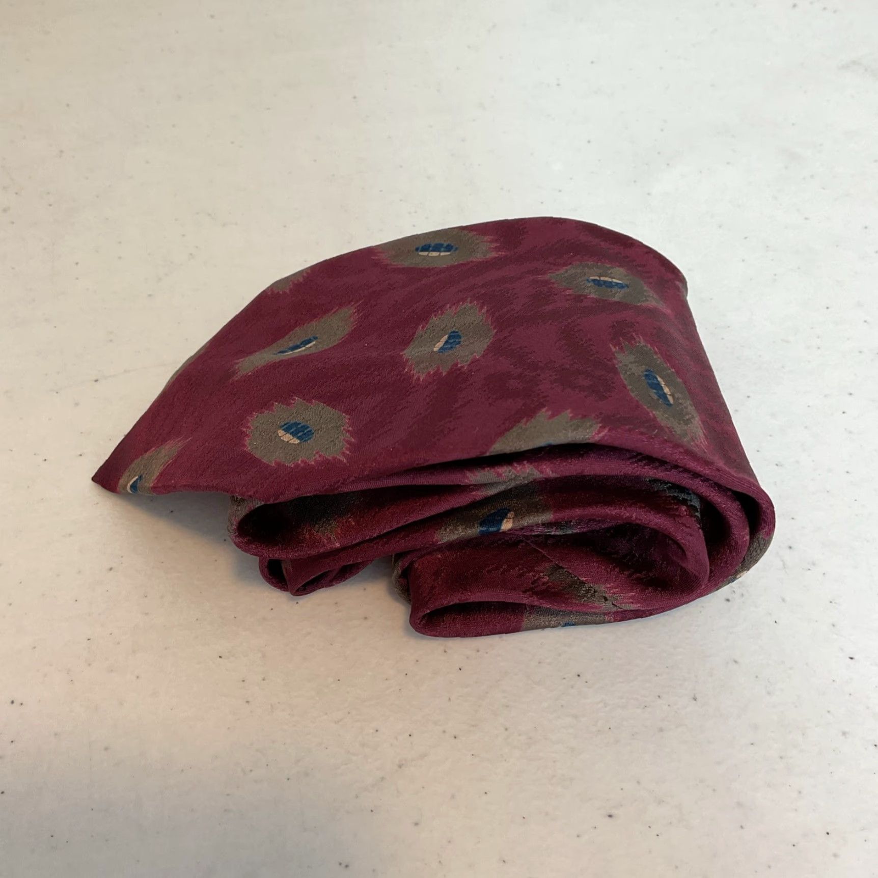 VINTAGE Giorgio Armani Tie Men One Size 56-60 Maroon 100% Silk Abstract Geometric Cravetta Adjustable Italy