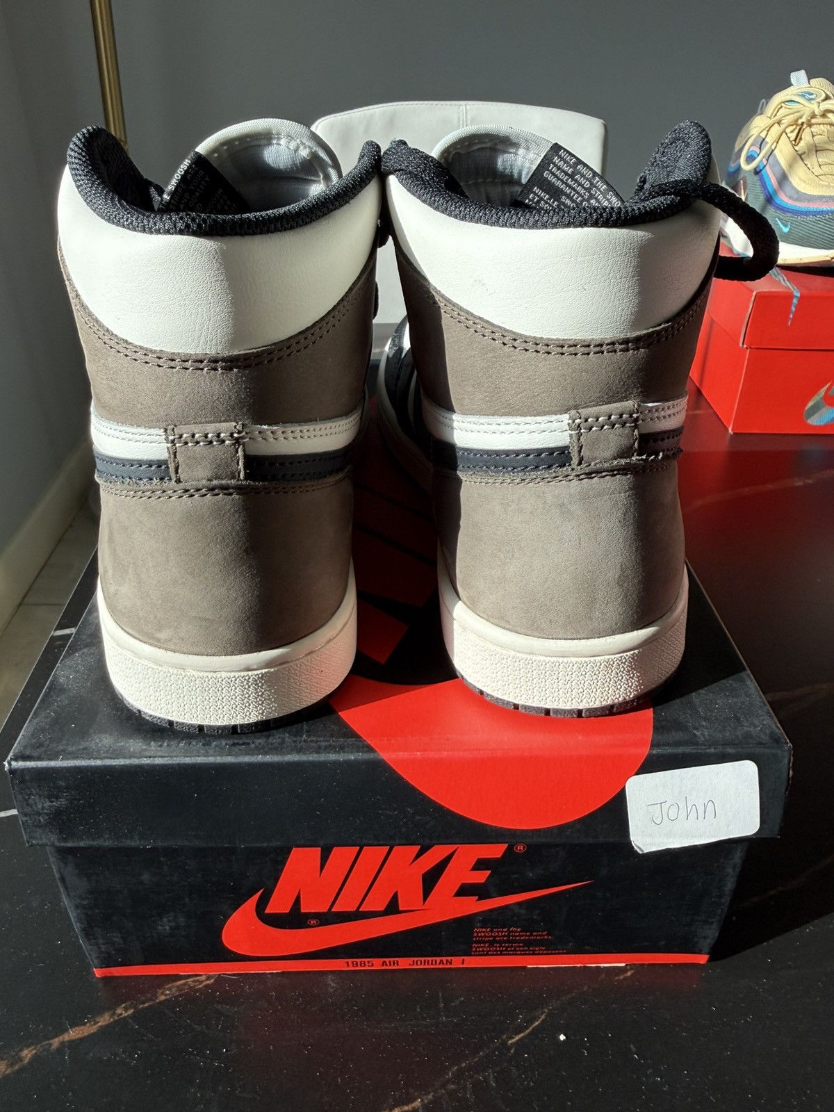 Nike Nike Jordan 1 Mocha Size US 9 / EU 42 - 3 Thumbnail