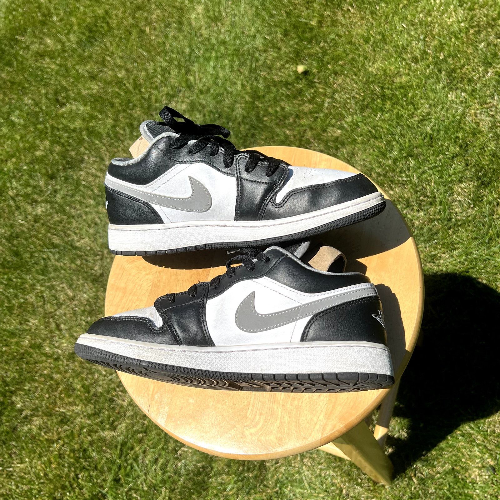 Jordan Brand × Nike Size 7 - Air Jordan 1 Low GS Black Medium Grey Shoes Size US 7 / EU 40 - 2 Thumbnail
