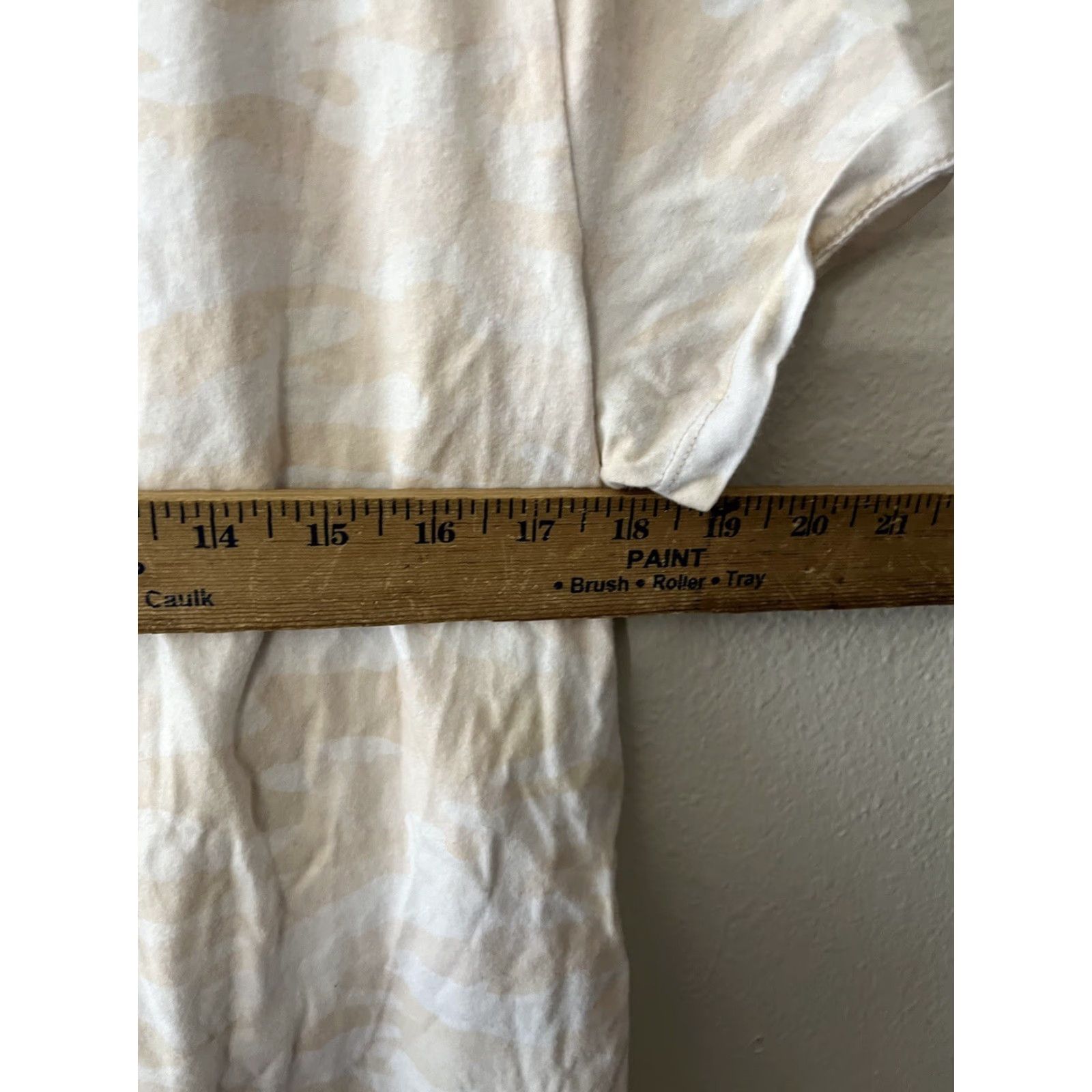 Calvin Klein CALVIN KLEIN Women's Camouflage V-Neck T-Shirt Multicolor L Size 36" / US 14 / IT 50 - 5 Thumbnail