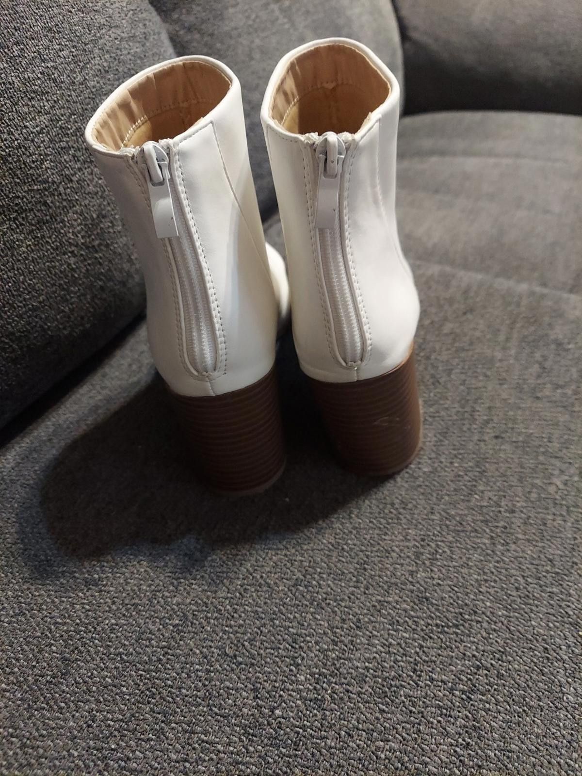 Club Monaco Top Moda White boots Size 8.5 Ankle Y2k Cowboy Boots Size US 6.5 / IT 36.5 - 3 Thumbnail