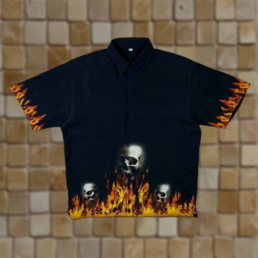 Vintage VINTAGE Early 00's Goth Y2K Flaming Skull Graphic Black Polyester Shirt Small Medium Short Sleeve Button-Up Mens Size US S / EU 44-46 / 1 - 1 Thumbnail