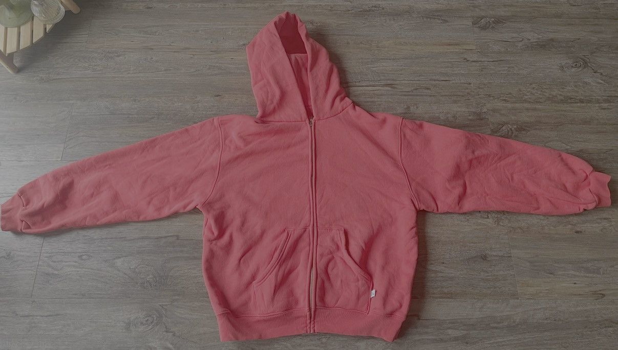 AKIMBO ZIP-UP HOODIE STRAWBERRY RED