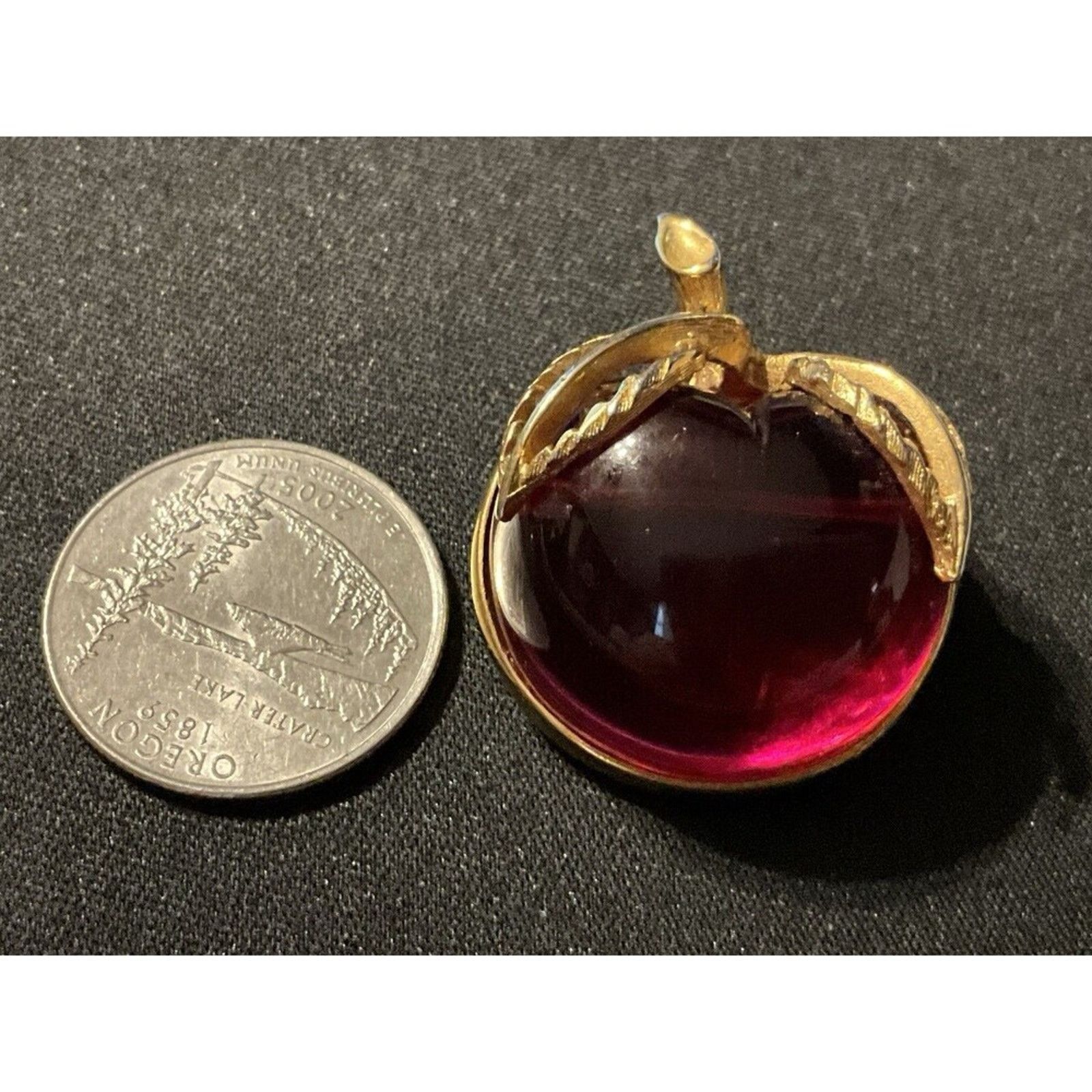 Other Sarah Coventry Gold Tone Lucite Apple Jelly Belly Brooch Size ONE SIZE - 3 Thumbnail