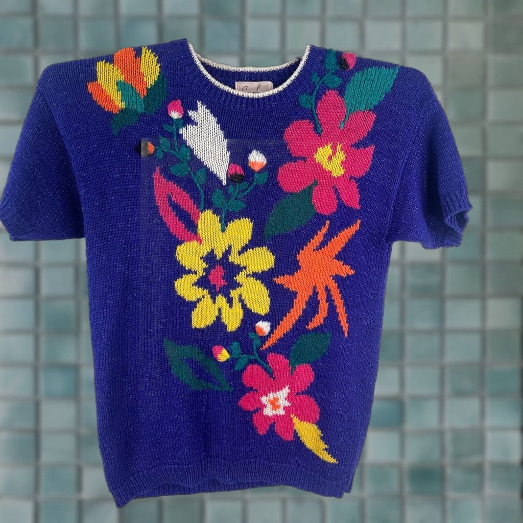 Vintage VINTAGE Smith Short Sleeve Floral Sweater Women’s Size S Purple Knit 90s Flower Casual Winter Size S / US 4 / IT 40 - 1 Thumbnail