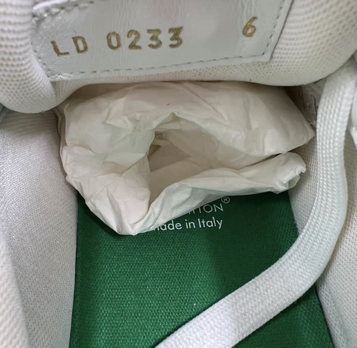 Louis Vuitton Louis Vuitton Trainer White Green Velvet Sneakers J41 Size US 9 / EU 42 - 7 Thumbnail