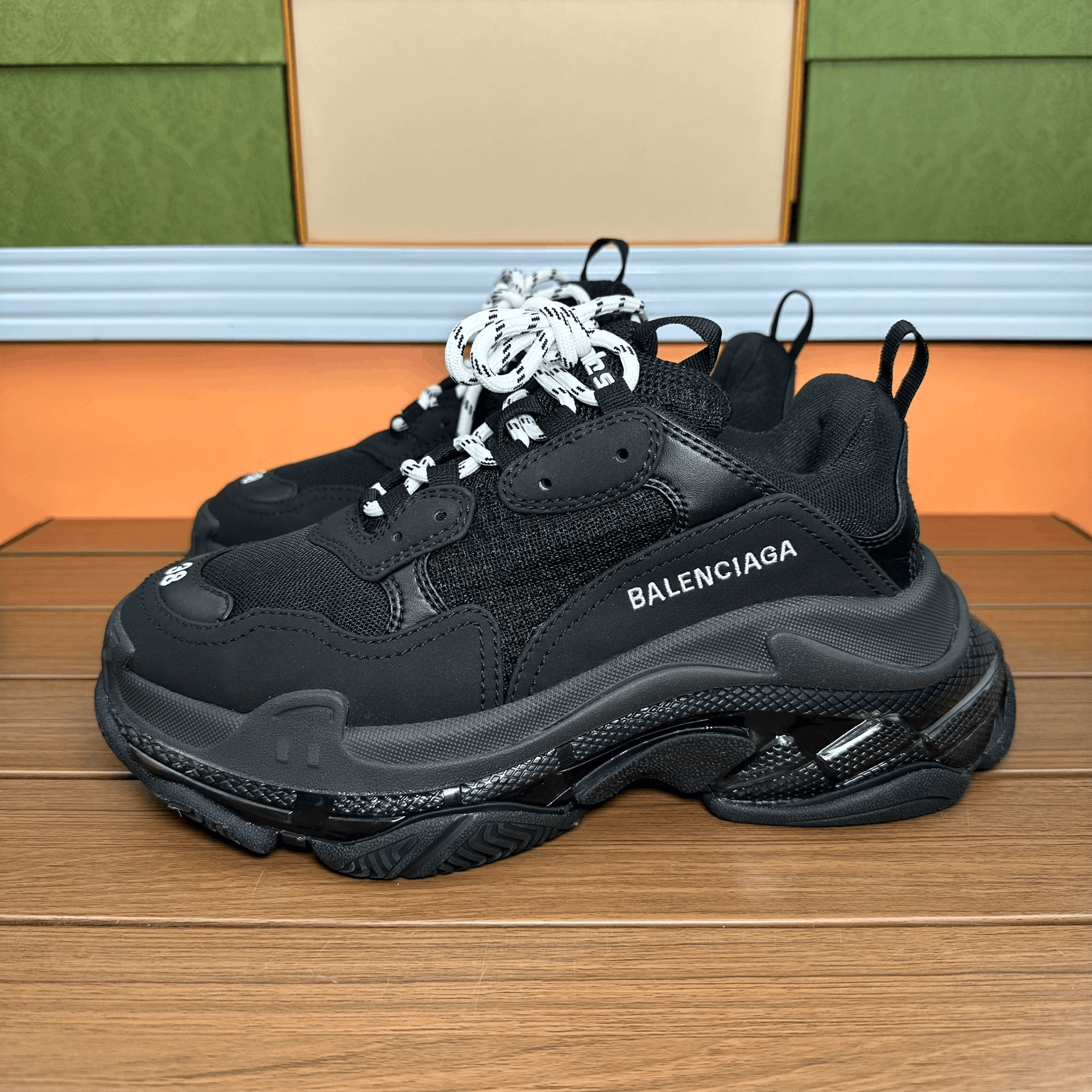 Balenciaga Balenciaga Black Lowtop Sneakers it_38 Women Size US 8 / IT 38 - 1 Thumbnail