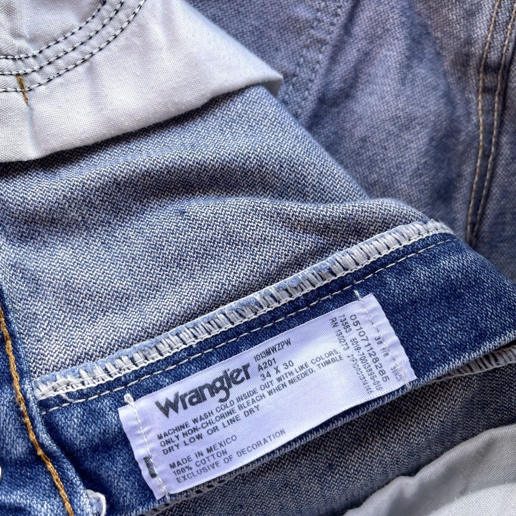 Wrangler VINTAGE Wrangler Shorts Denim Bermuda 90s Hip Hop Men 34 Blue Cotton Relaxed Regular 10 In Inseam Reworked Jorts Embroidered Logo Mens Size US 34 / EU 50 - 4 Thumbnail