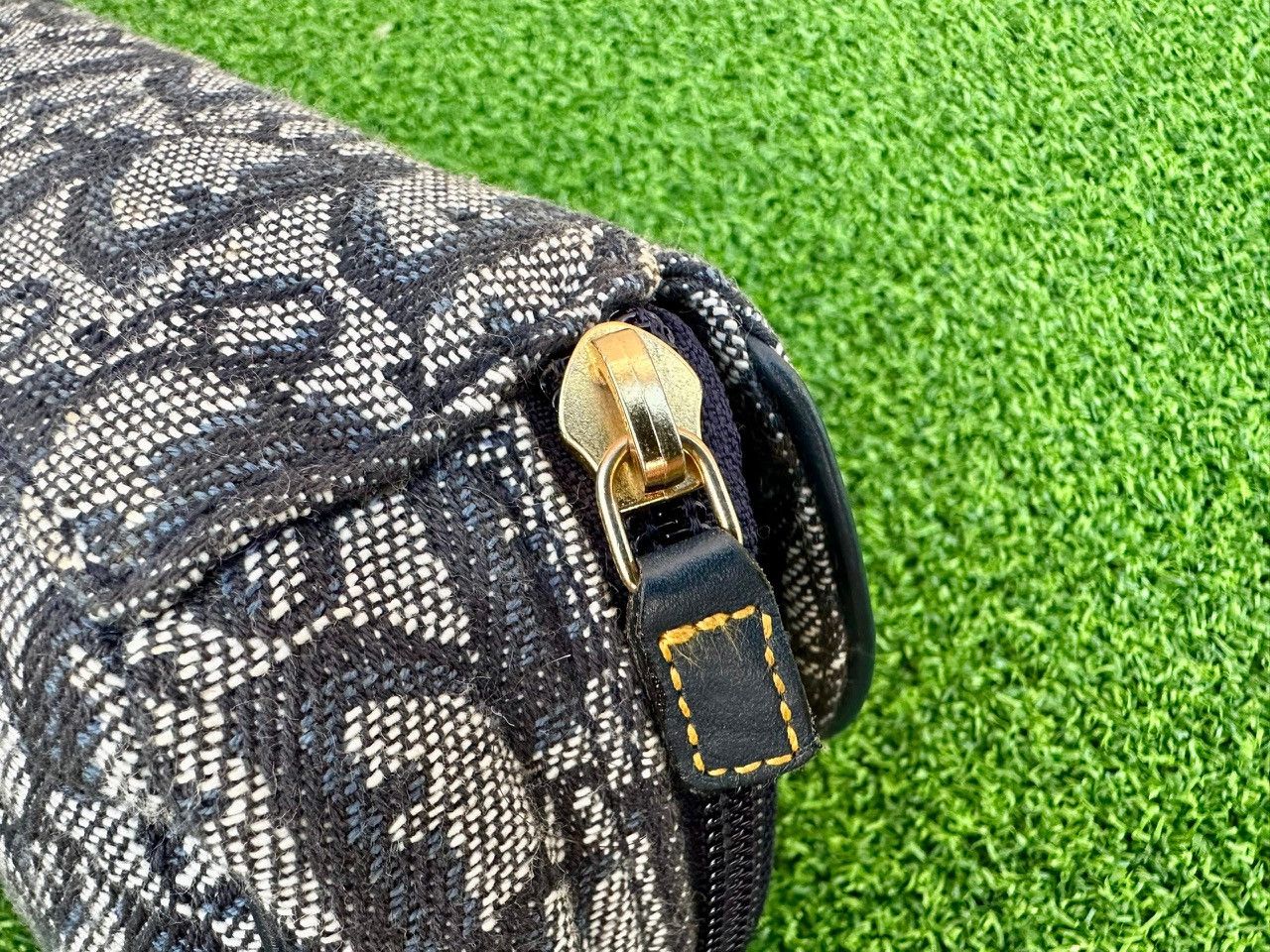 Dior Authentic Christian Dior Diorrisimo Saddle Trotter Pouch Size ONE SIZE - 11 Thumbnail