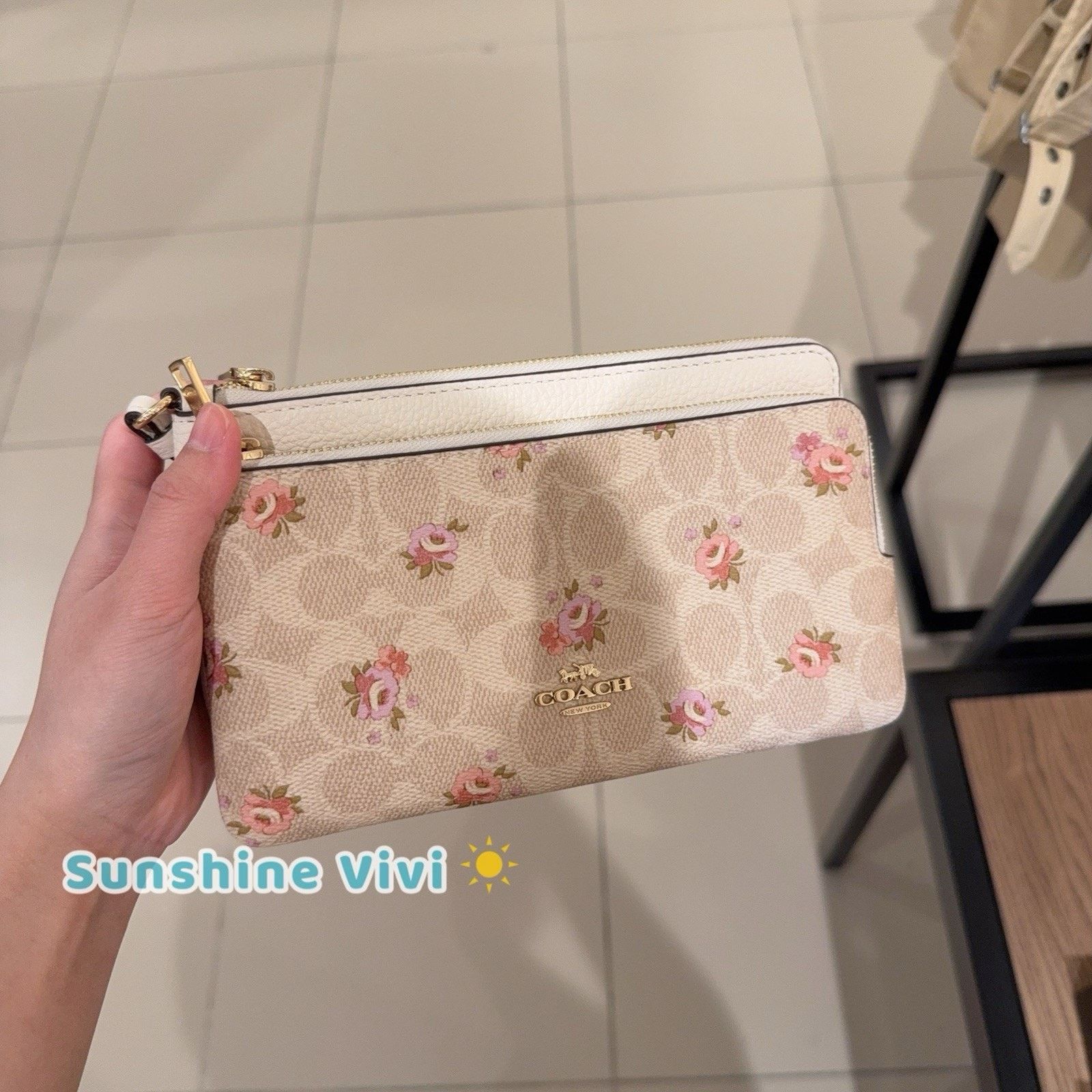 Coach CAR09 Double Zip Wallet 花柄 Coach Double Zip Wallet In Signature Canvas With Floral
