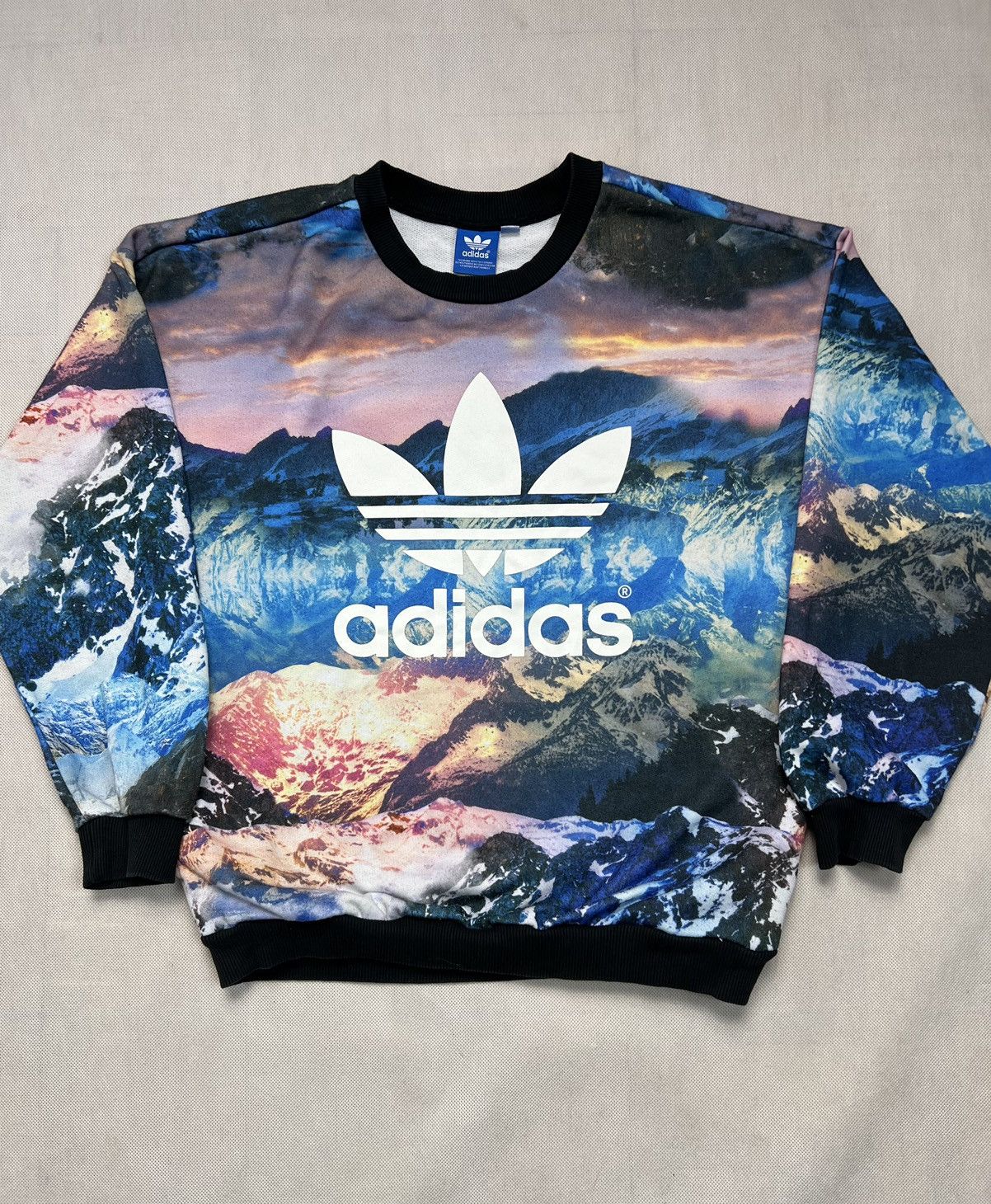 Adidas Sweatshirt Adidas Mountain big logo great rare Size US M / EU 48-50 / 2 - 2 Thumbnail