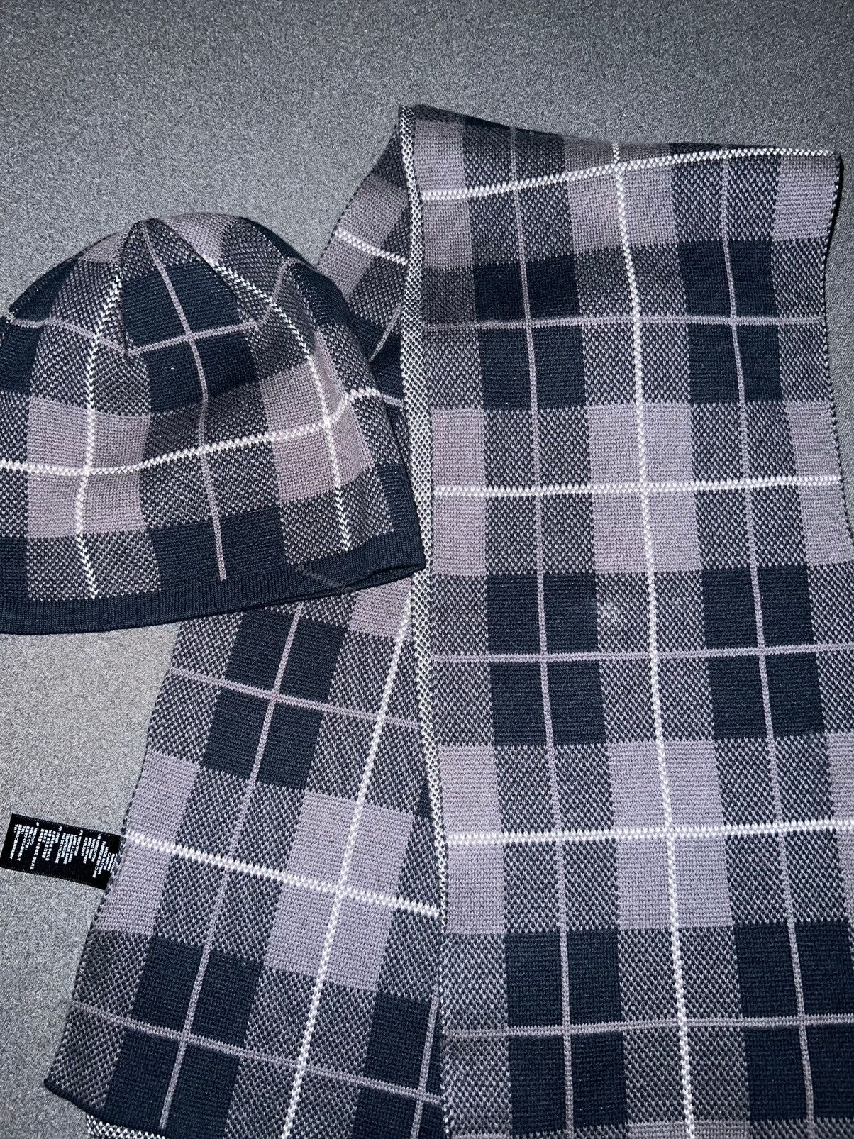 H&M H&M matching Hat & Scarf set (Unisex) Size ONE SIZE - 1 Thumbnail