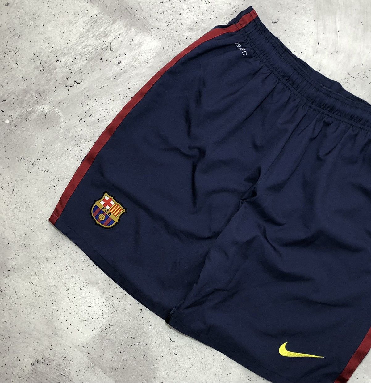 Nike × Vintage Vintage Nike FC Barcelona Soccer Shorts (XL) Size US 33 - 5 Thumbnail