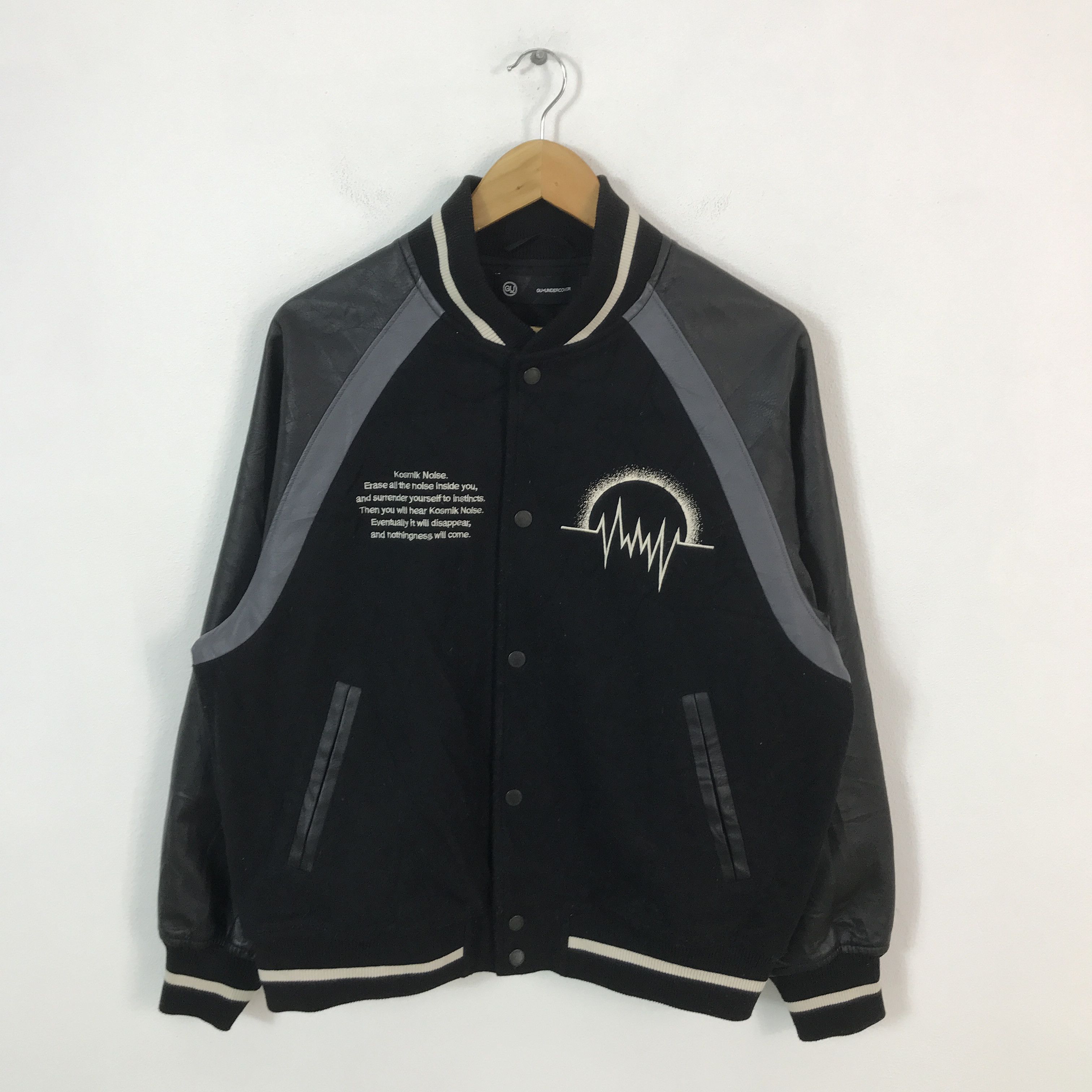 Japanese Brand × Undercover UNDERCOVER X GU KOSMIK NOISE VARSITY JACKET Size US M / EU 48-50 / 2 - 2 Thumbnail