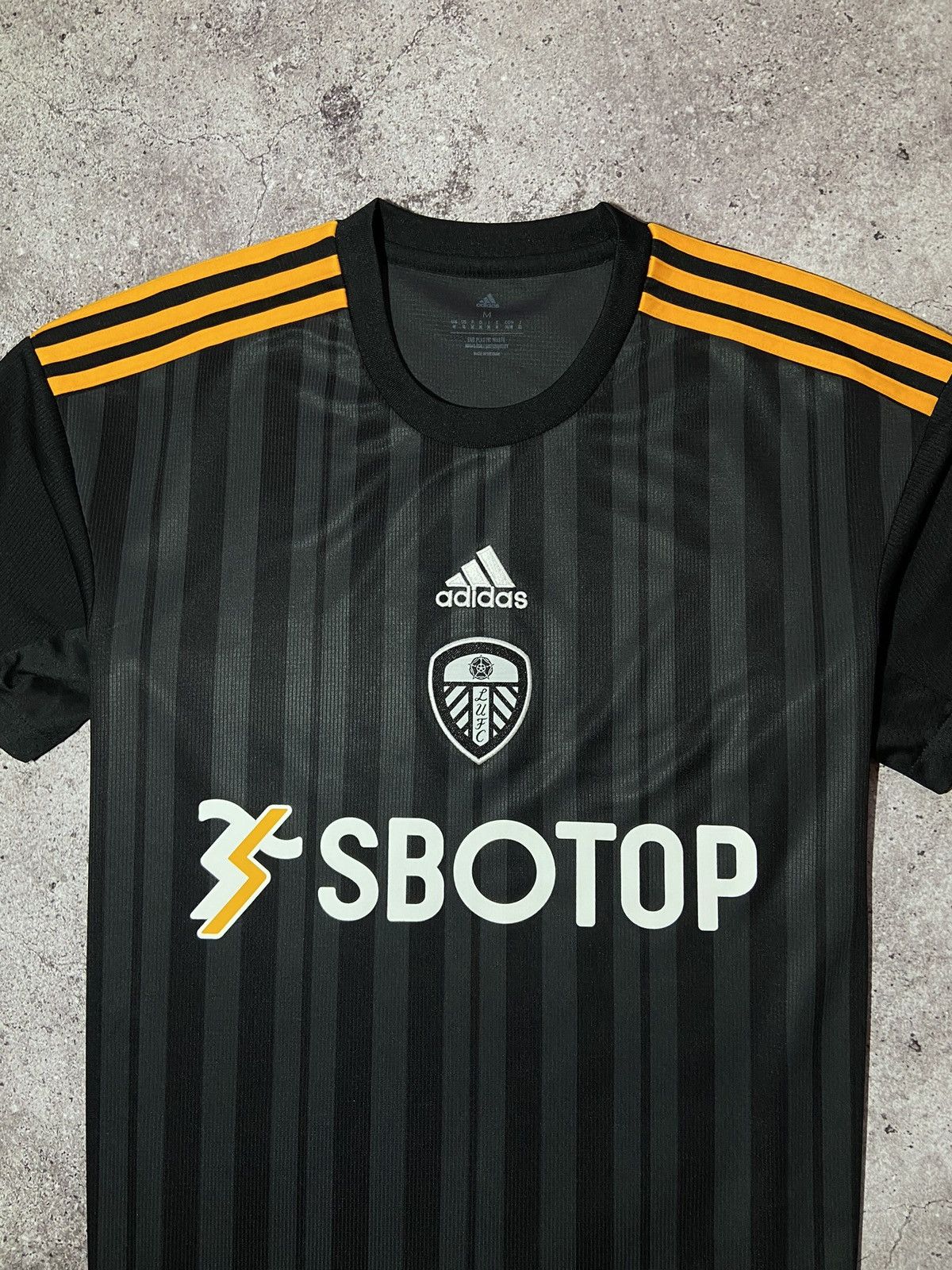 Adidas × Vintage 💥Leeds United Adidas Football Home Soccer Jersey t-shirt‼️ Size US M / EU 48-50 / 2 - 2 Thumbnail