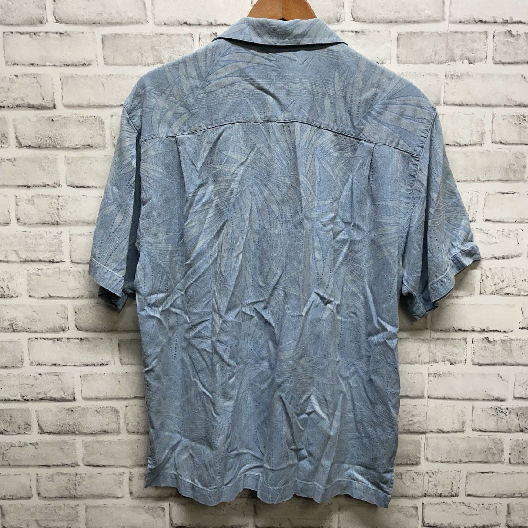 Tommy Bahama Tommy Bahama Hawaiian Shirt Mens M Light Blue Silk Blend Palm Print Button-Up Short Sleeve Beach Shirt Size US M / EU 48-50 / 2 - 5 Thumbnail
