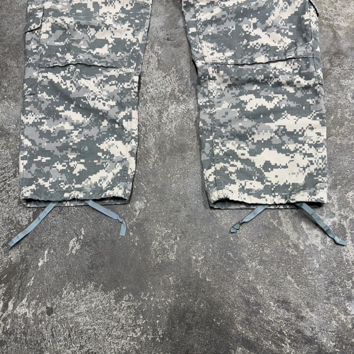 Vintage US Army Digital Camo Tactical Cargo Pants Military Ripstop Size US 32 / EU 48 - 2 Thumbnail