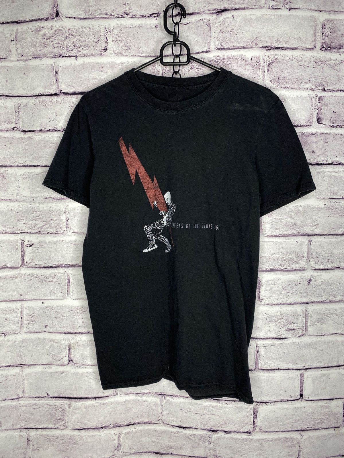 Band Tees Men's Vintage 00s T-Shirt Queens Of The Stone Age Size US M / EU 48-50 / 2 - 1 Thumbnail