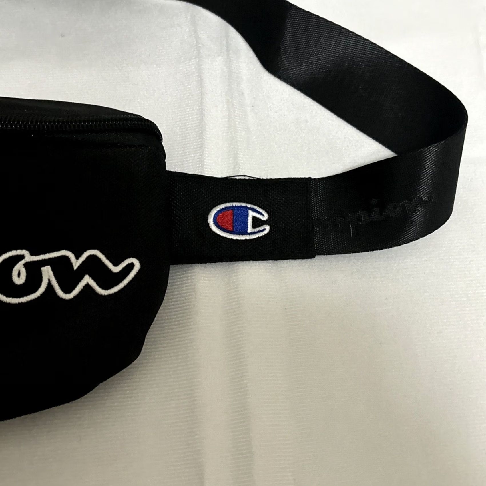 Champion Champion Crossbody Fanny Pack Oversized Embroidered Black Waist Bag Men Large 90s Sports Logo Pacific Size ONE SIZE - 3 Thumbnail