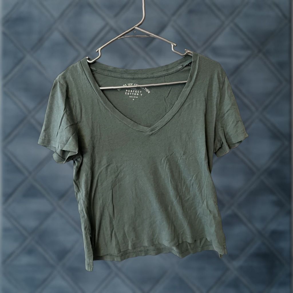 Vintage Aero The OG Tee Collection Green Solid V-Tee Shirt Womens Size M Size M / US 6-8 / IT 42-44 - 1 Thumbnail