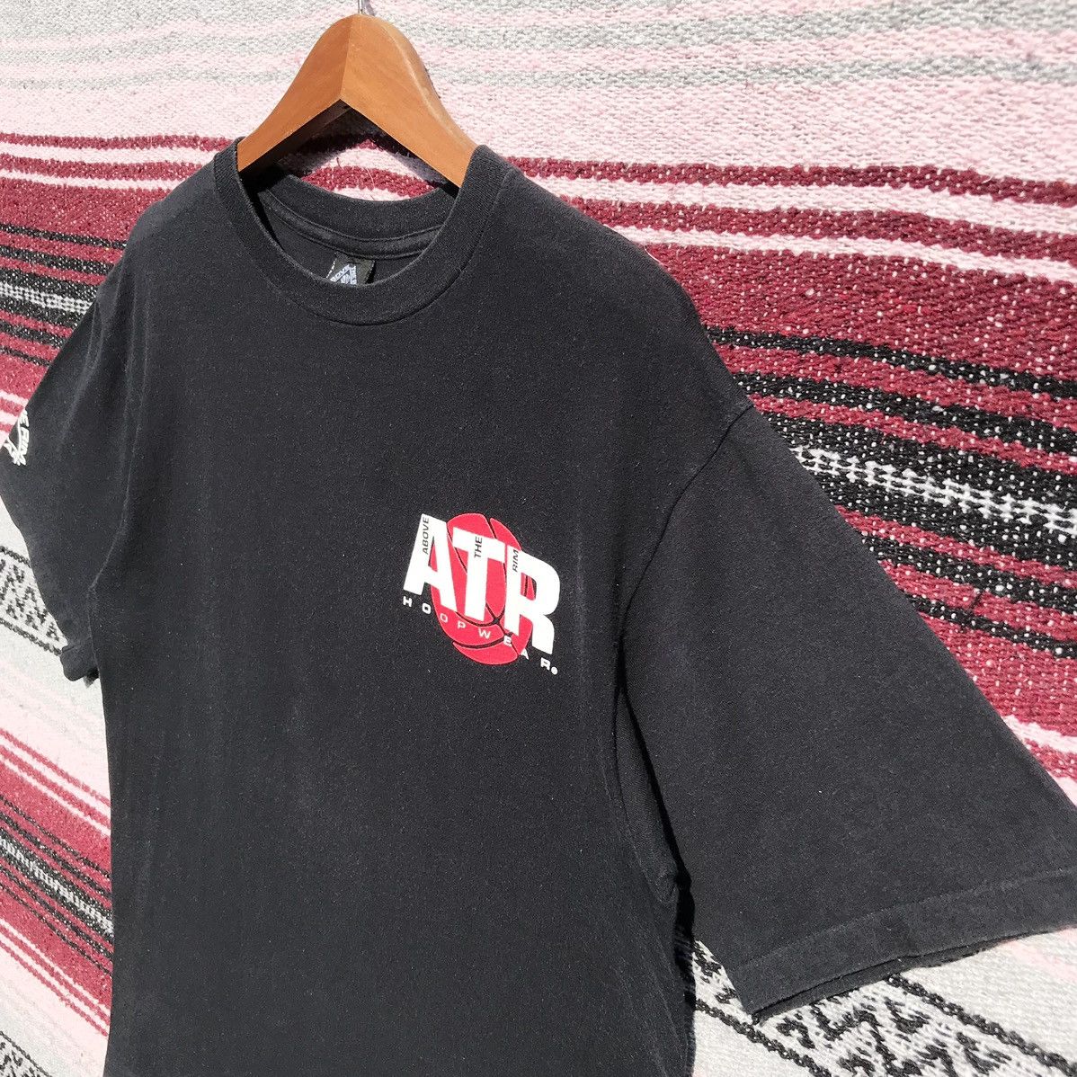 Above the Rim × NBA × Vintage Vintage 90s Above The Rim Hoopwear Tee SunFaded Size US L / EU 52-54 / 3 - 8 Thumbnail