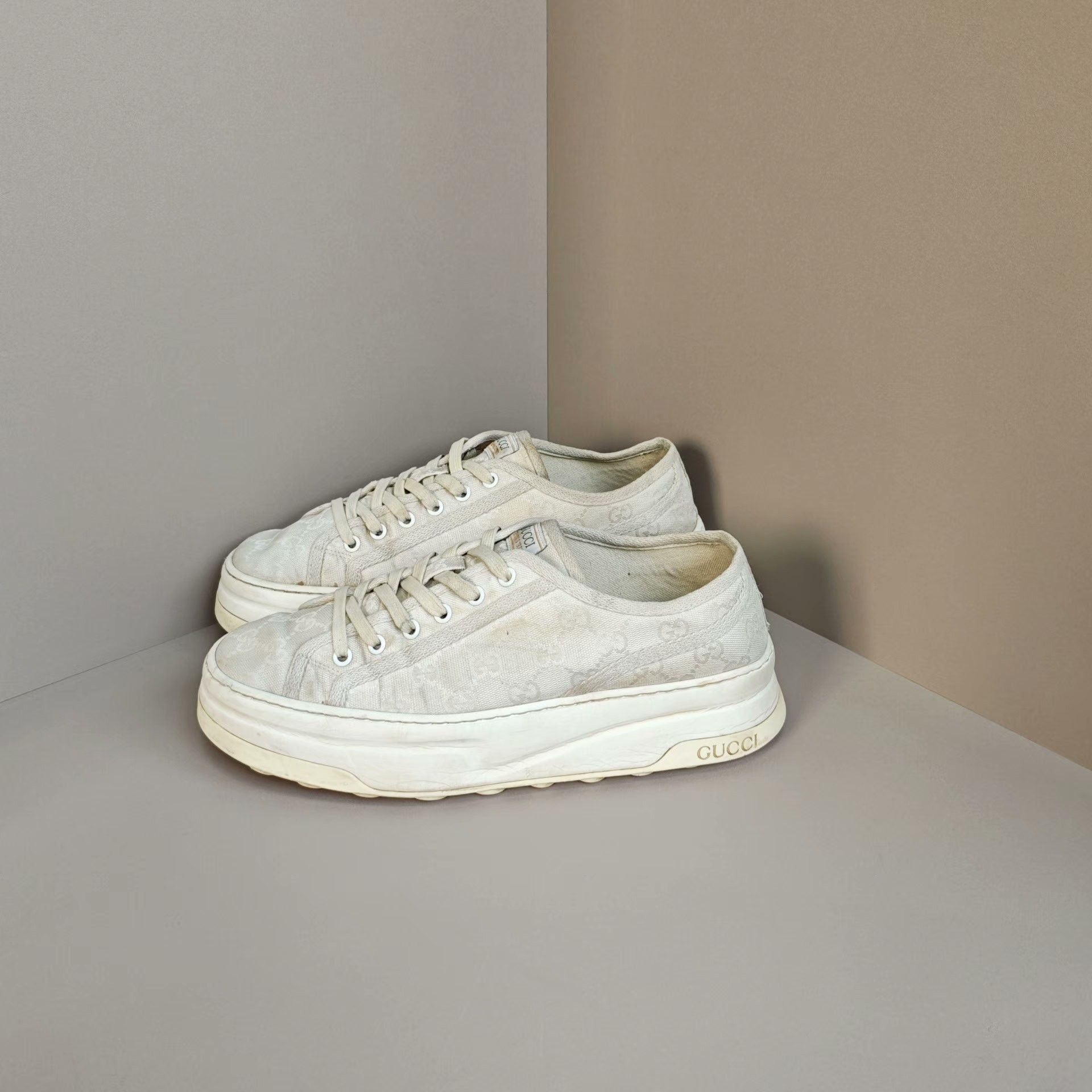 Gucci Gucci Casual Embroidered Lowtop Sneakers 8 Men Size US 8 / EU 41 - 1 Thumbnail