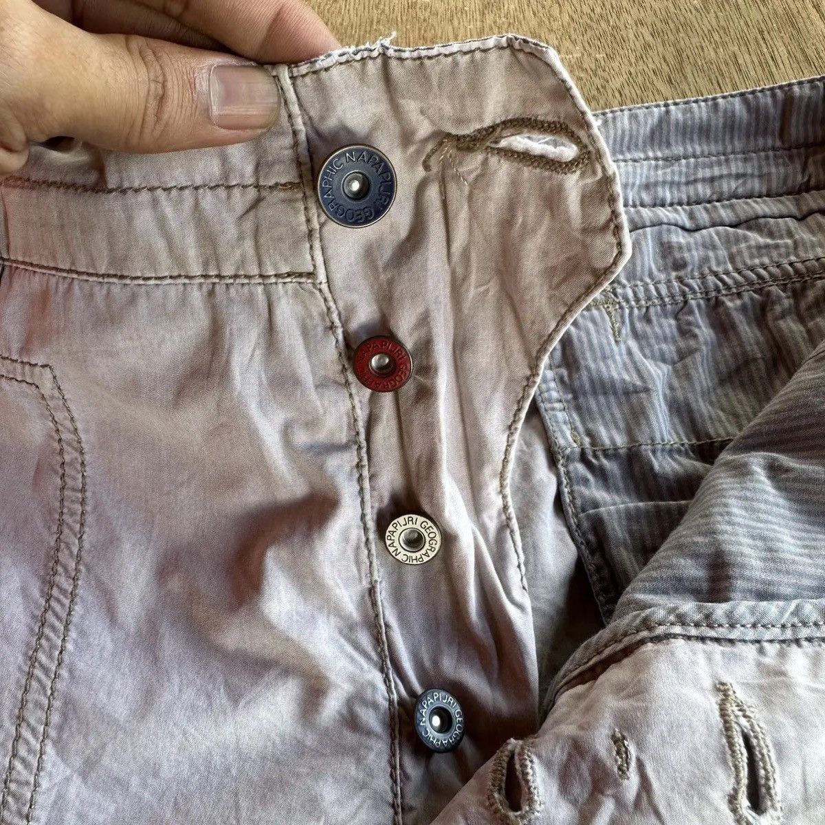 Napapijri VINTAGE NAPAPIJRI GEOGRAPHIC TROUSERS BUTTON FLY CROP CARGO Size US 33 - 9 Thumbnail