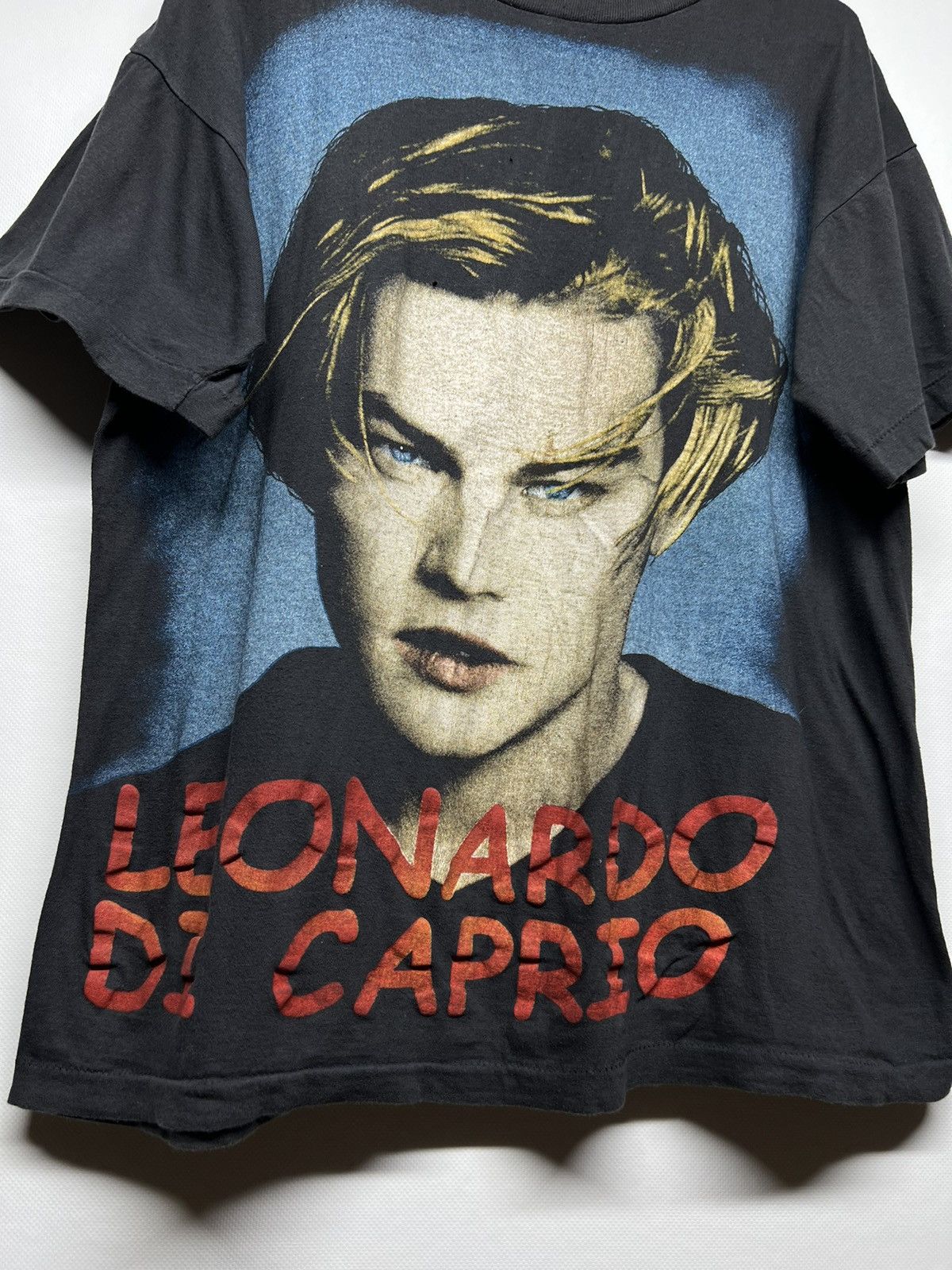 Vintage Vintage Y2k Leonardo di Caprio All Over Print T-Shirt 90’s Size US S / EU 44-46 / 1 - 4 Thumbnail
