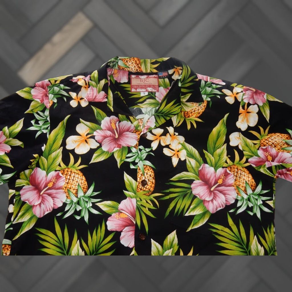 Vintage VINTAGE RJC Men's Hawaiian Shirt Short Sleeve Cotton Size S Pineapples Black Floral 90s Size US S / EU 44-46 / 1 - 1 Thumbnail