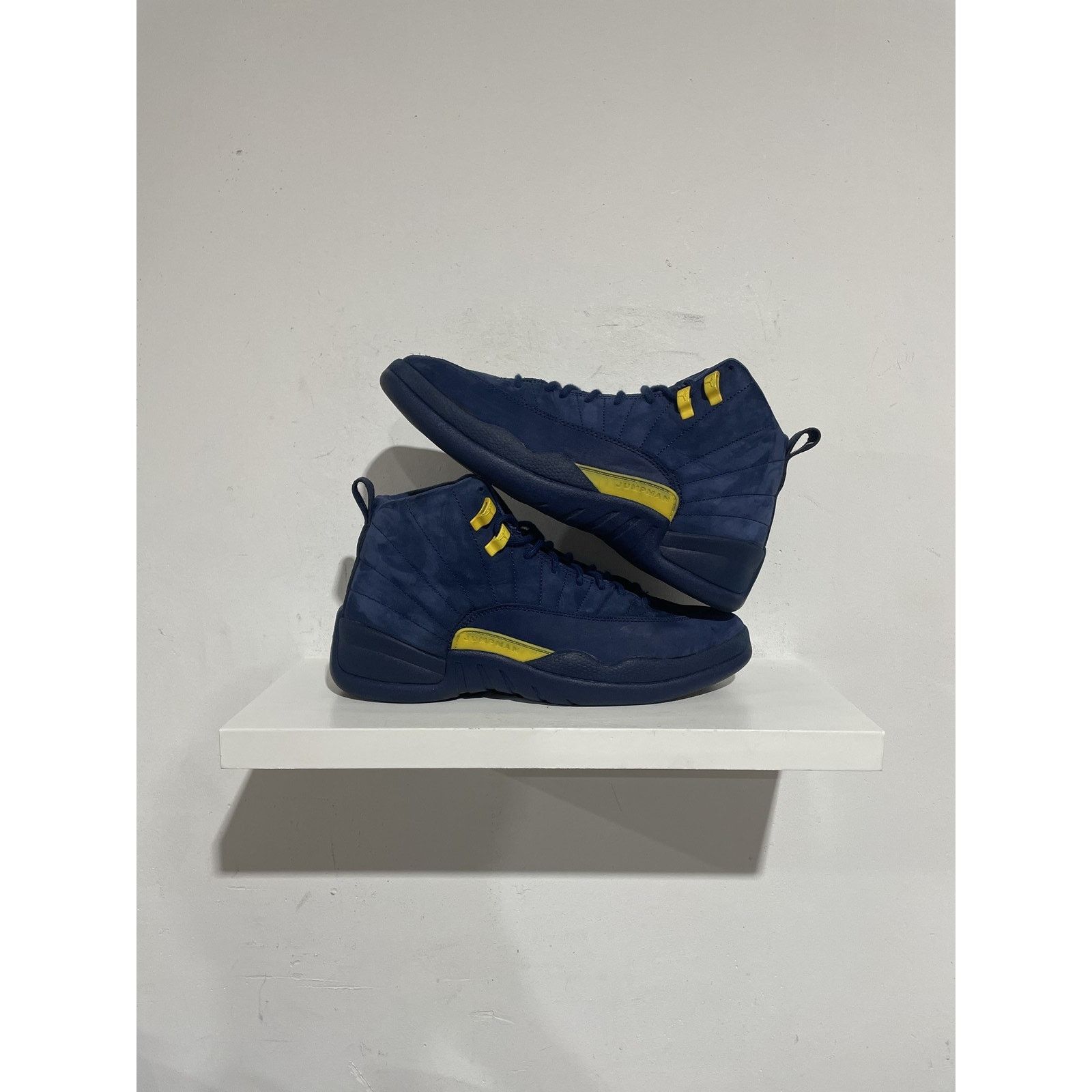 Jordan Brand NIKE JORDAN 12 MICHIGAN SIZE 9.5 PREOWNED Size US 9.5 / EU 42-43 - 1 Thumbnail