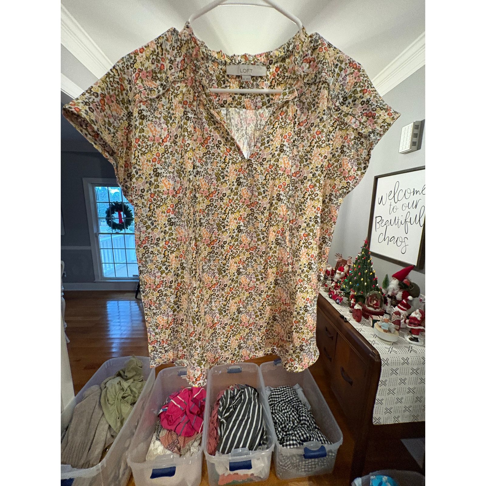 Loft LOFT Women’s XS Floral Blouse Short Sleeve V-Neck Size XS / US 0-2 / IT 36-38 - 4 Thumbnail
