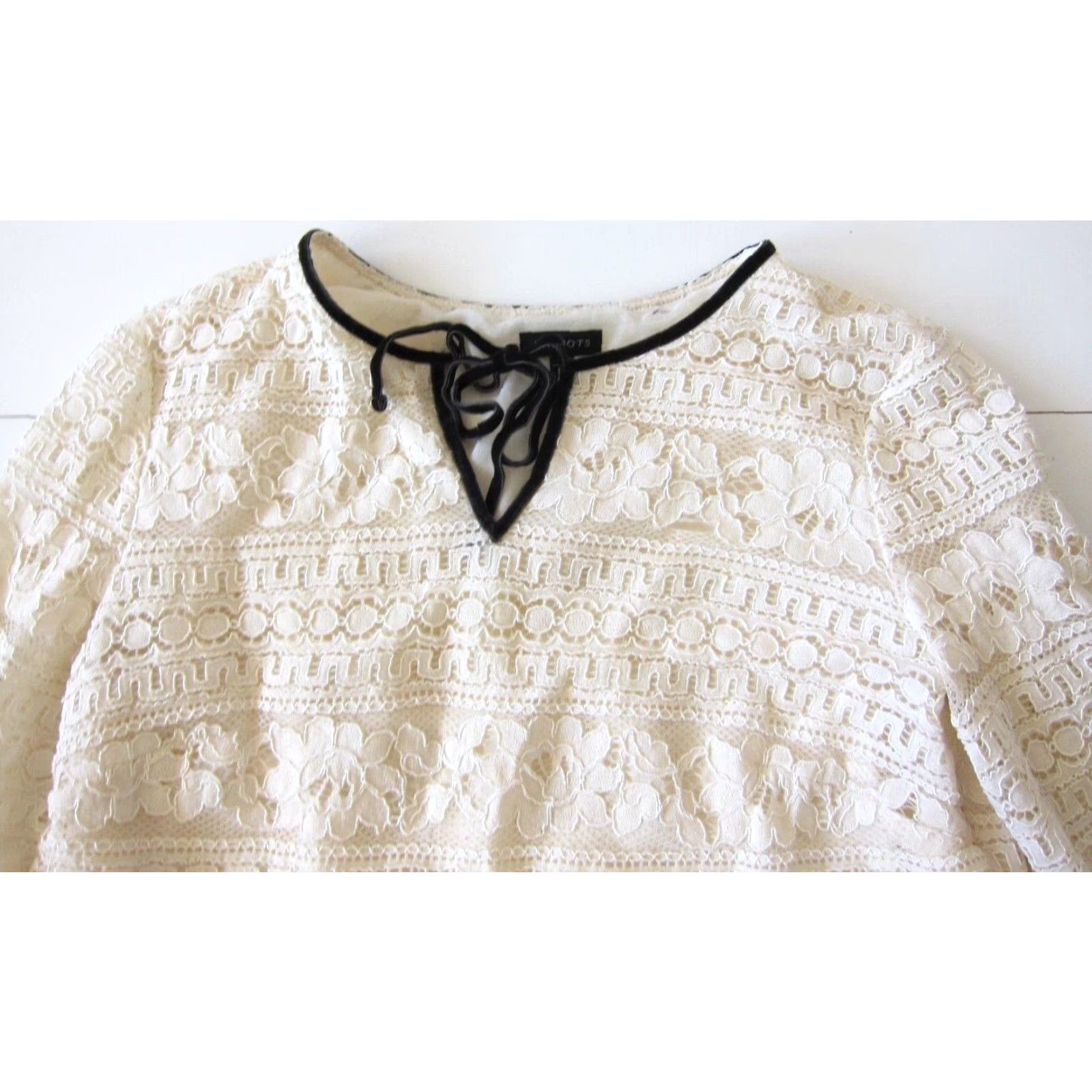 Talbots Talbots Ivory Lace Crochet Floral Black 3/4 Sleeve Tunic Blouse Small Women Peasant Style Shirt Size S / US 4 / IT 40 - 3 Thumbnail