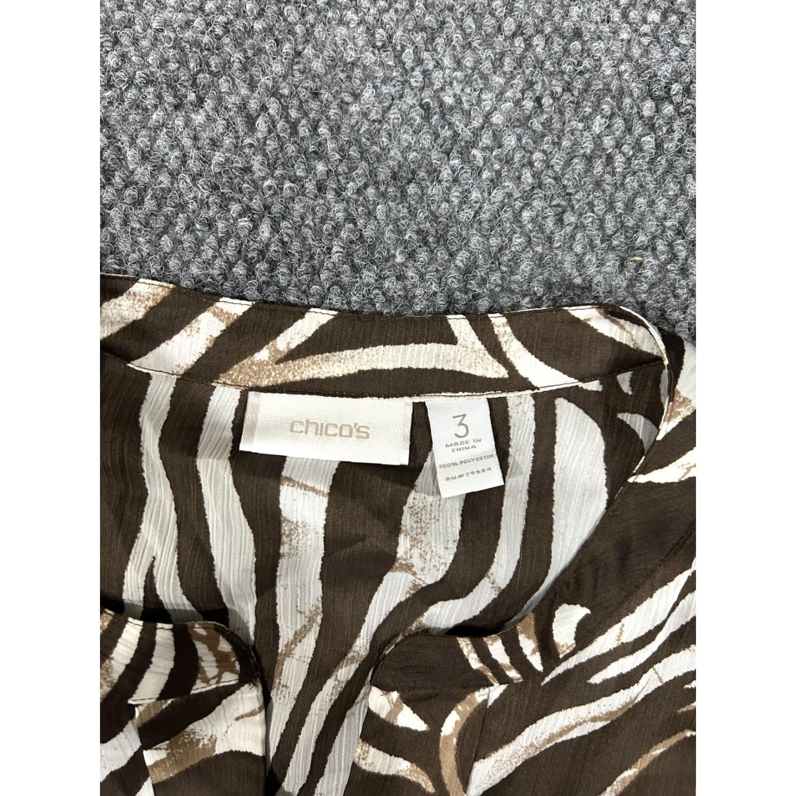 Vintage Chicos Shirt Womens Blouse Tunic 3/4 Sleeve Brown Zebra Animal Print Round Neck 3 Buttons Relaxed Fit Size XS / US 0-2 / IT 36-38 - 3 Thumbnail