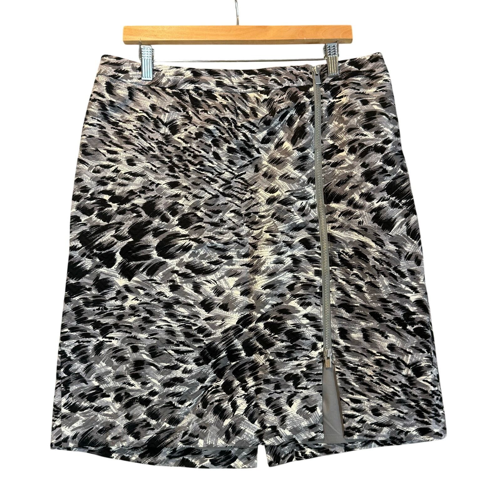 Other Talbots Zipper Pencil Skirt Black White Animal Leopard 14WP Size 36" / US 14 / IT 50 - 1 Thumbnail
