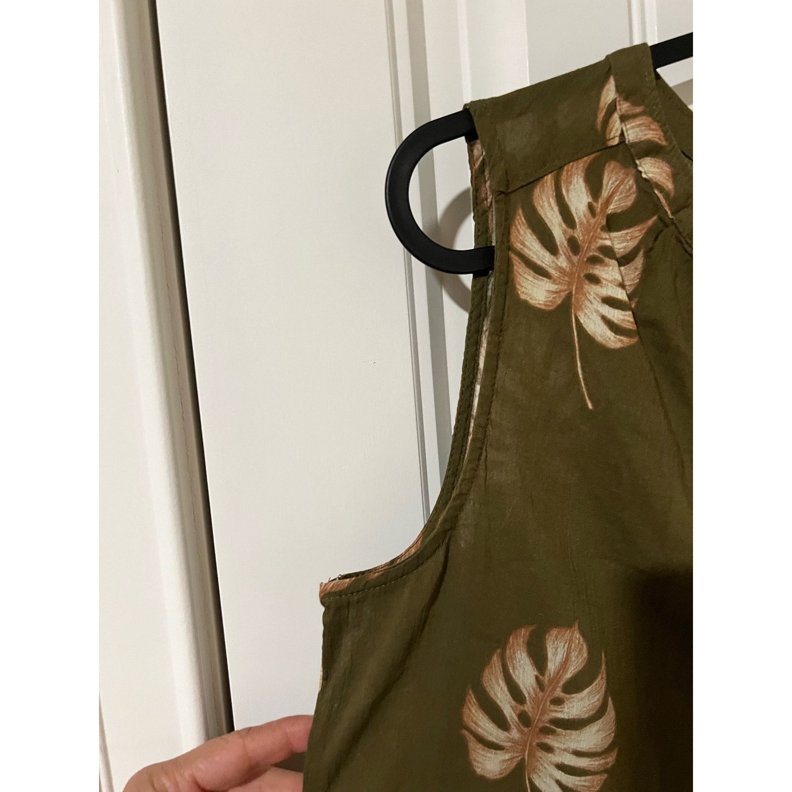 Liz Claiborne Sleeveless Y Neck Woven Olive Grove Leaf Floral Blouse Top S Size S / US 4 / IT 40 - 3 Thumbnail