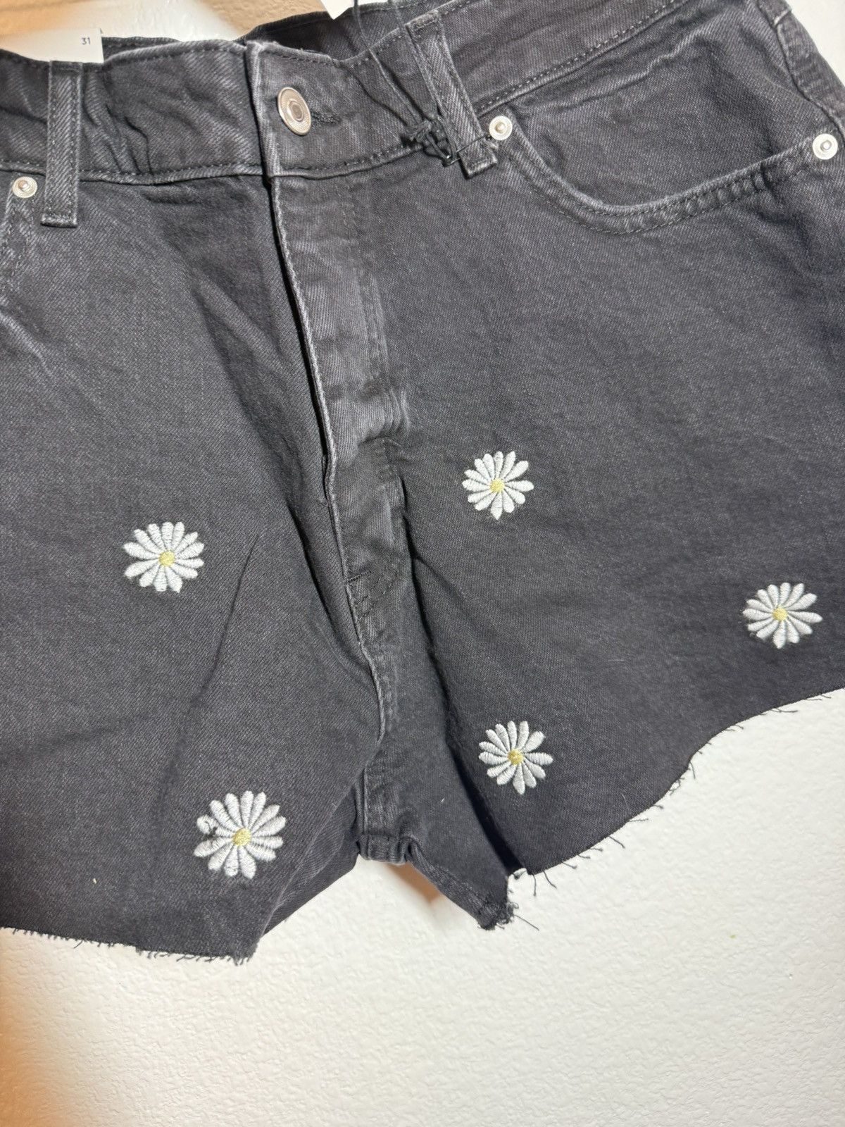Forever 21 Forvever 21 Black Floral Denim Shorts Size 31" - 3 Thumbnail