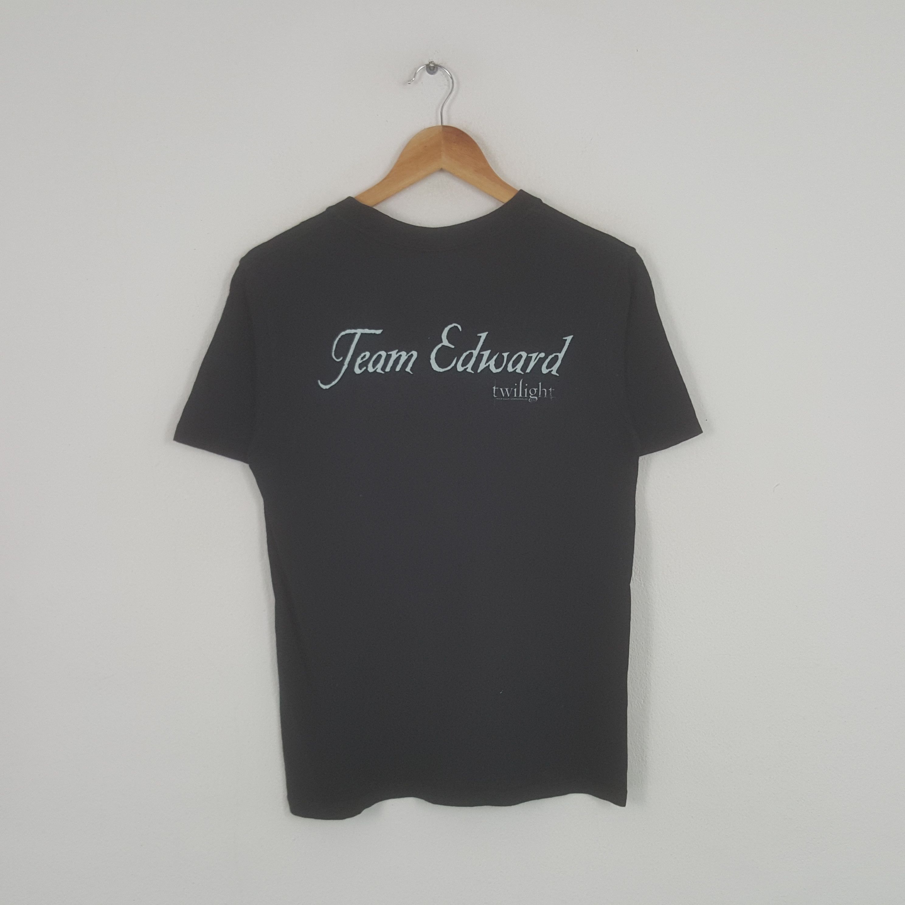 Vintage Vintage The Twilight Saga Run With Dampires Tshirt Size US S / EU 44-46 / 1 - 3 Thumbnail
