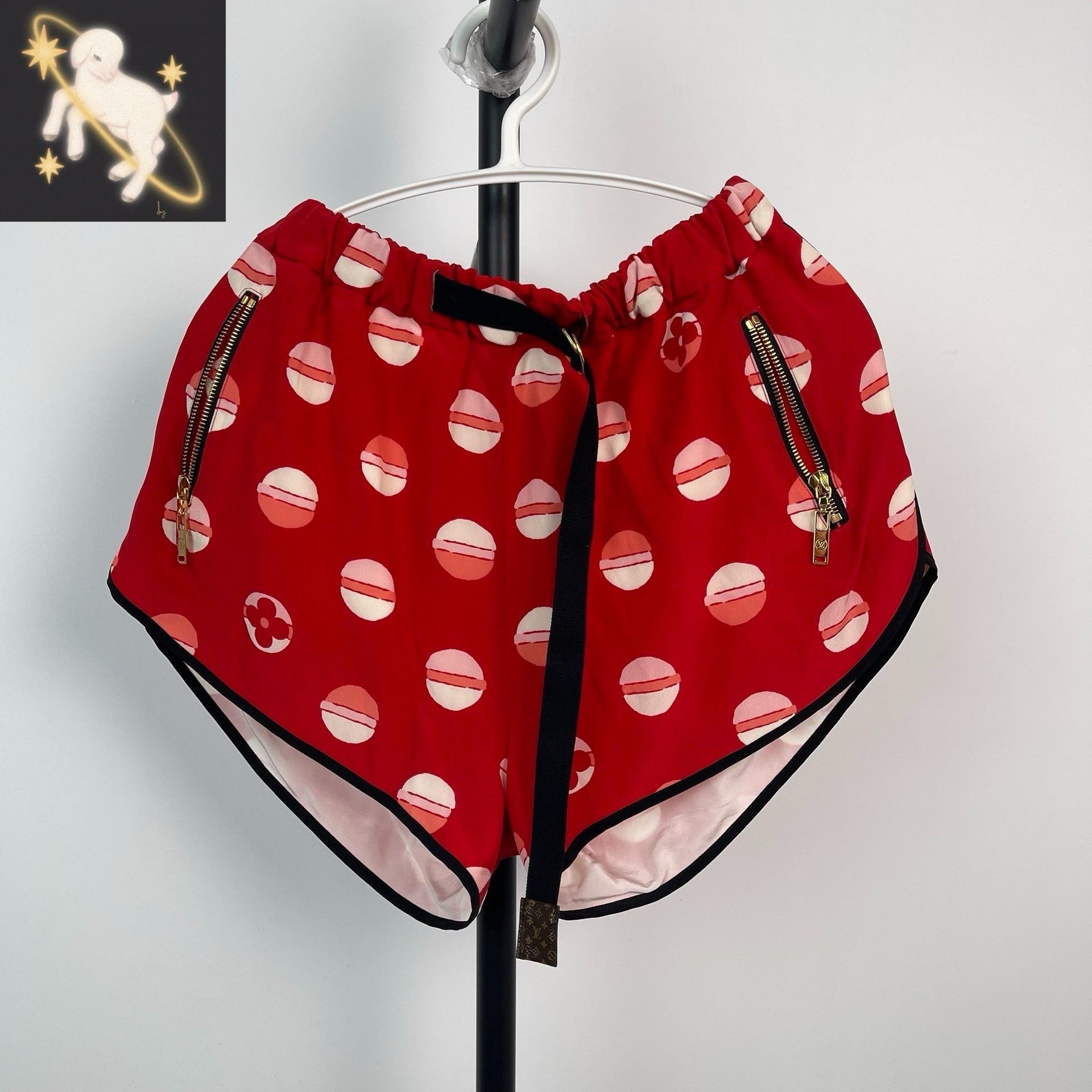 Louis Vuitton Louis Vuitton Red Shorts 36 Men Size US 36 / EU 52 - 1 Thumbnail