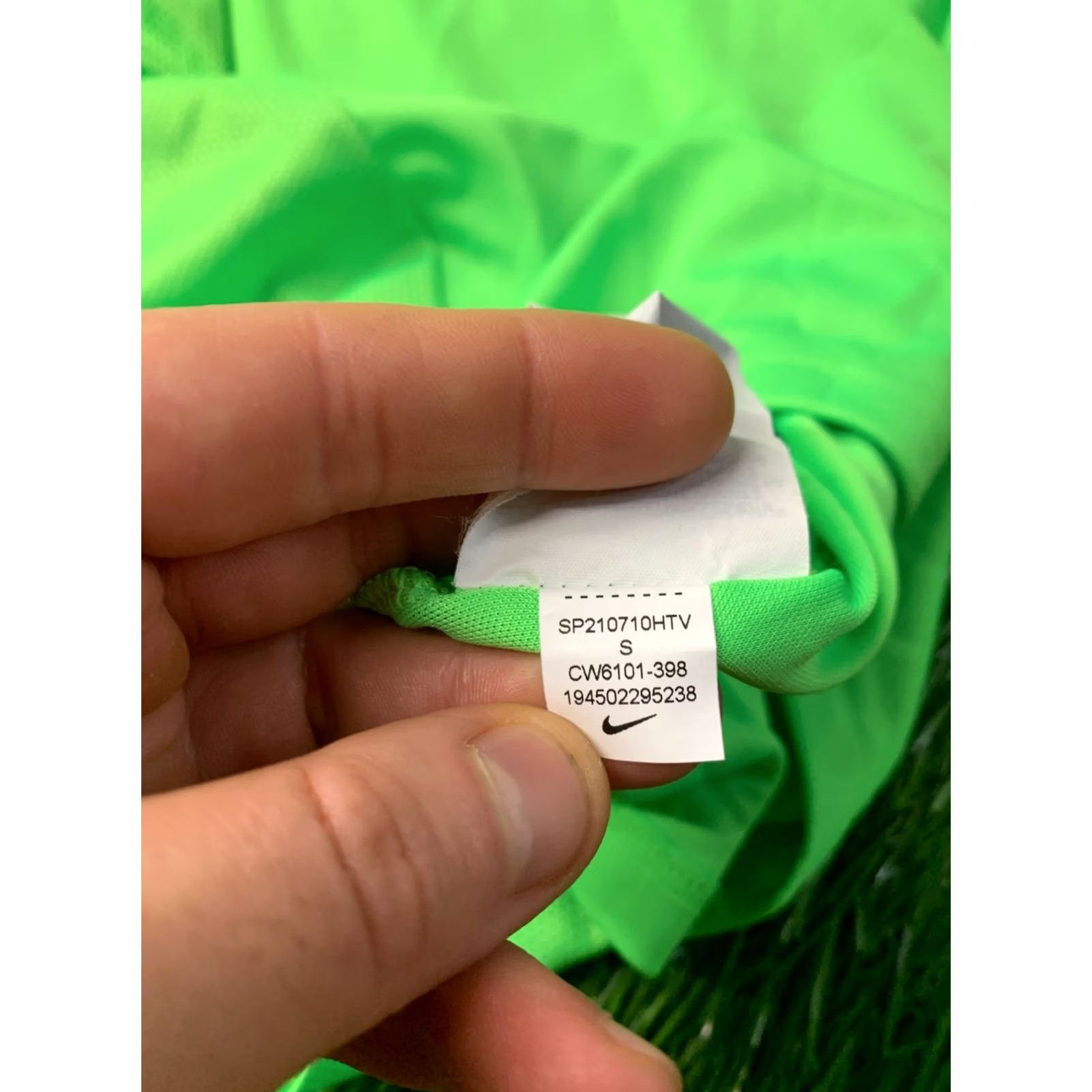 Nike Nike Academy Dri-FIT Original 2021 Men Football Shirt Jersey Tee Size S Green and Black Nike Dri-FIT Football Shirt Mens S Size US S / EU 44-46 / 1 - 7 Thumbnail