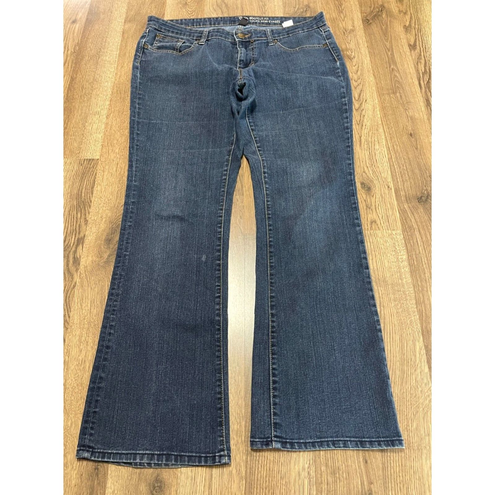 Gap Gap Jeans, Women's Size 12/31, Denim, Blue, Bootcut Fit, Pockets, Regular, Jeans, Women, 12/31R Size 34" / US 12 / IT 48 - 2 Thumbnail