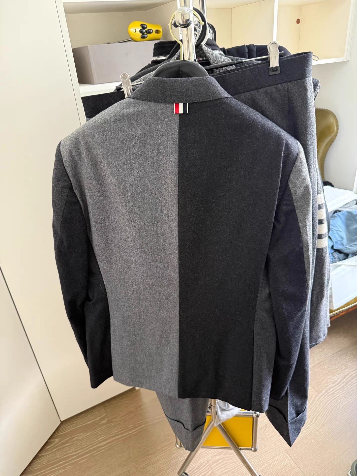 Thom Browne Gray Two-Tone Blazer with Striped Lining Size US L / EU 52-54 / 3 - 2 Thumbnail