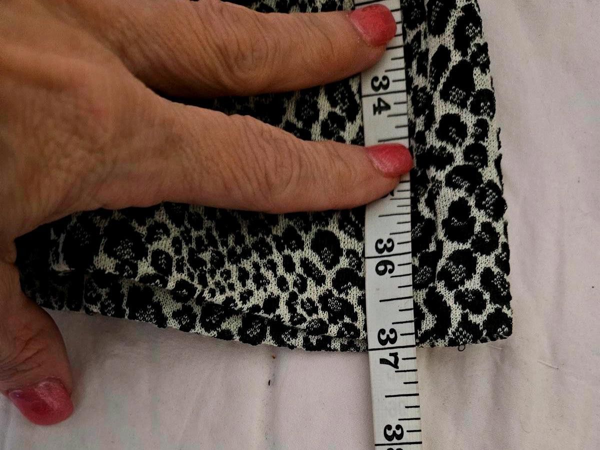 Designer Doncaster Leopard Print Dress with V-Neck Size M / US 6-8 / IT 42-44 - 6 Thumbnail