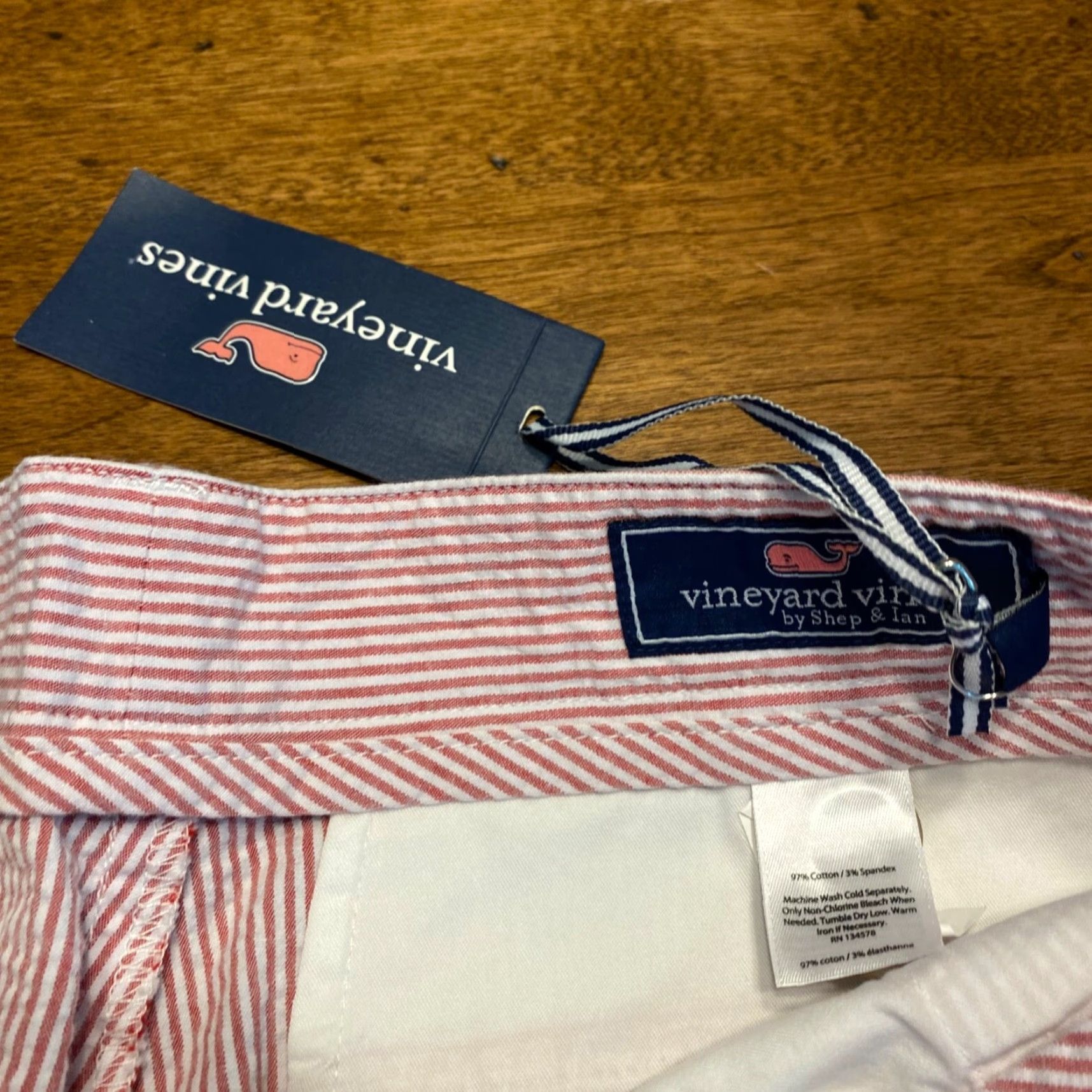 Vineyard Vines NEW Vineyard Vines 9" Club Shorts Mens 30 Red White Lighthouse Striped Size US 30 / EU 46 - 2 Thumbnail